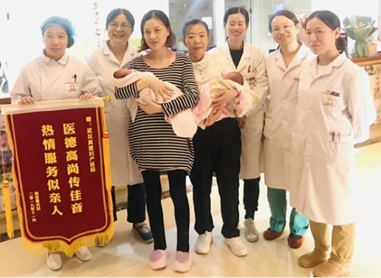 真愛(ài)婦產(chǎn)迎來(lái)雙胞胎公主，勇敢寶媽為愛(ài)堅(jiān)持順產(chǎn)